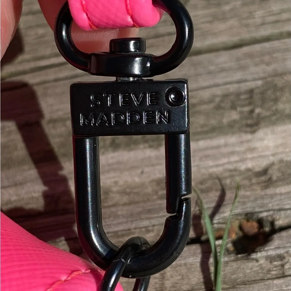 Hot pink clutch - Picture 8 of 8